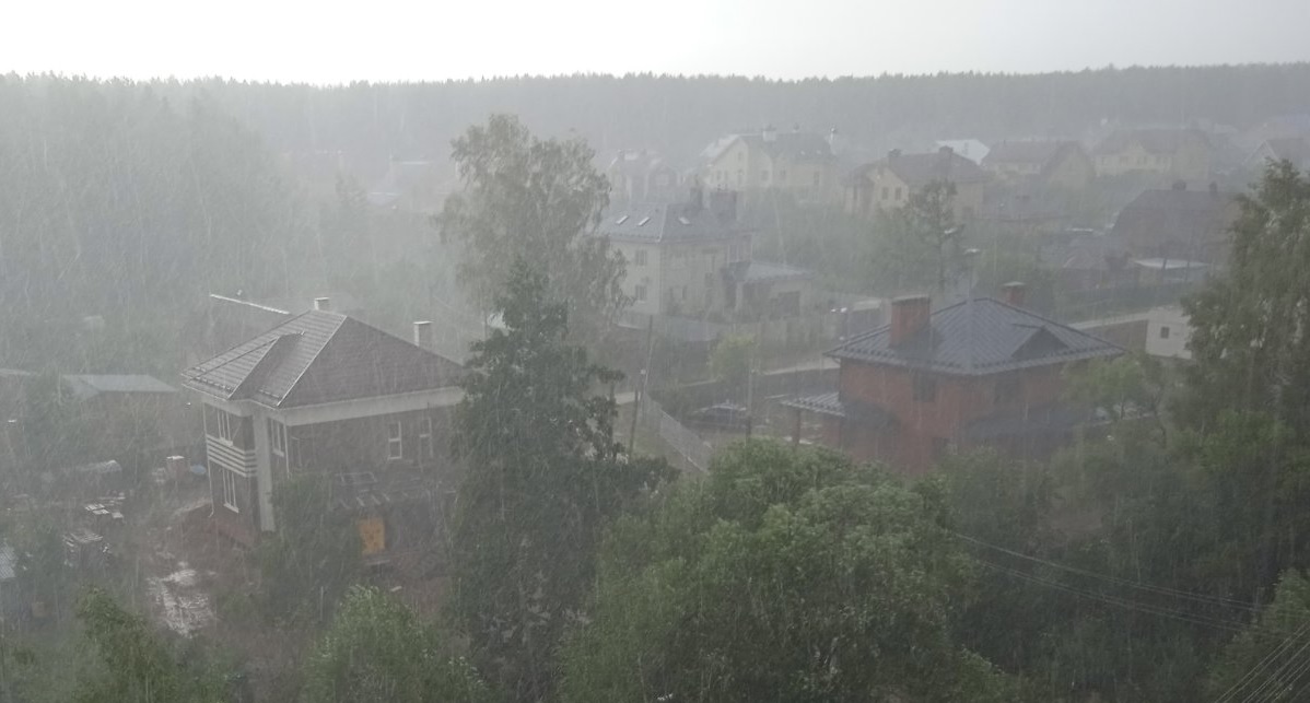Семь населенных пунктов в Ивановском районе остались без света из-за непогоды