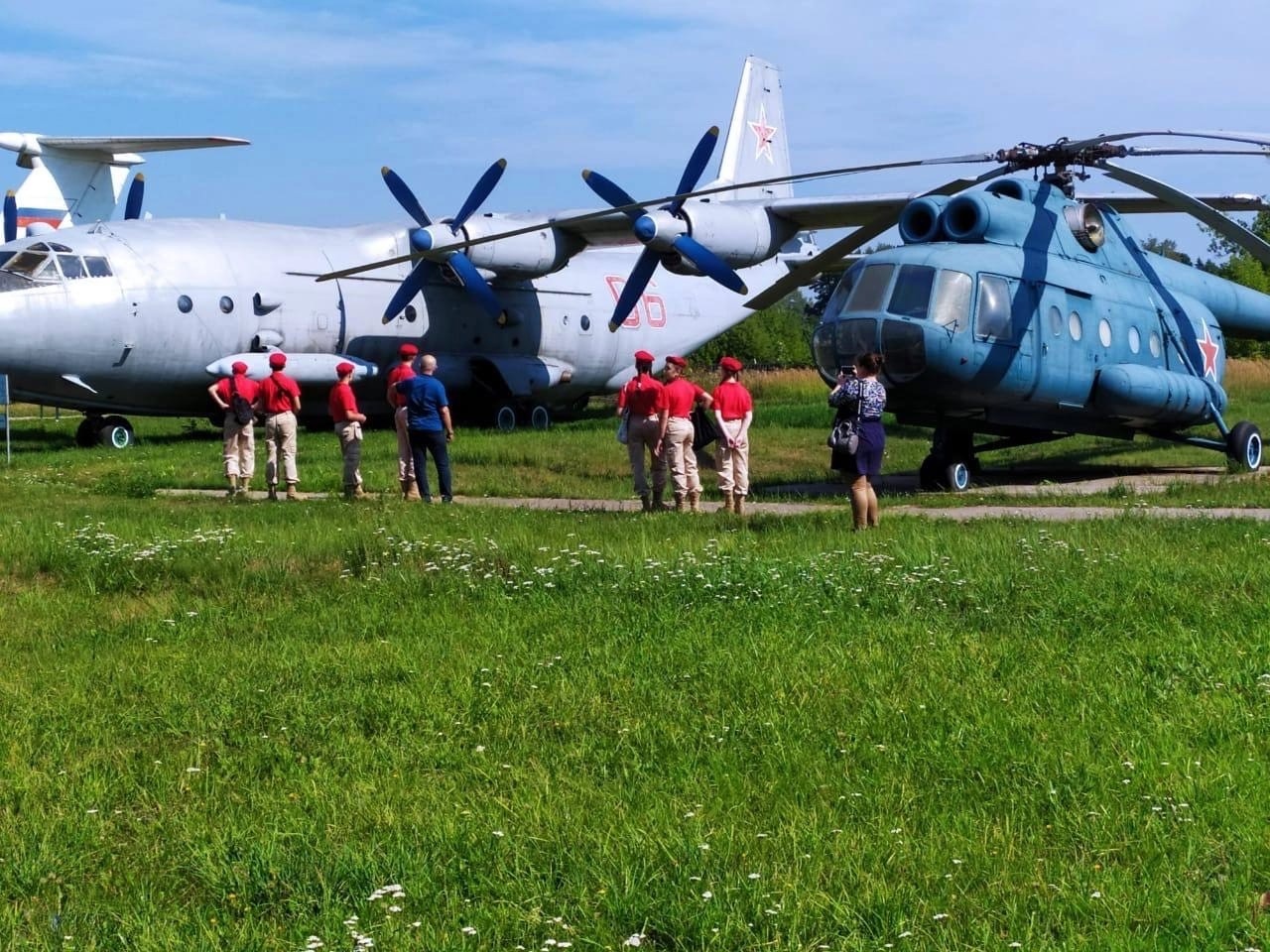 В Иванове участники военно-патриотических объединений посетили Музей военно-транспортной авиации