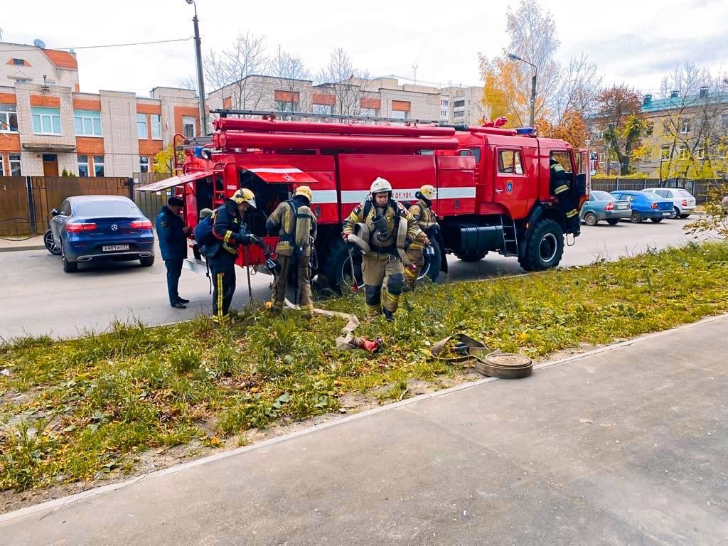 Новейшие образцы пожарной и спасательной техники позволяющей бороться с пожарами в высотных зданиях