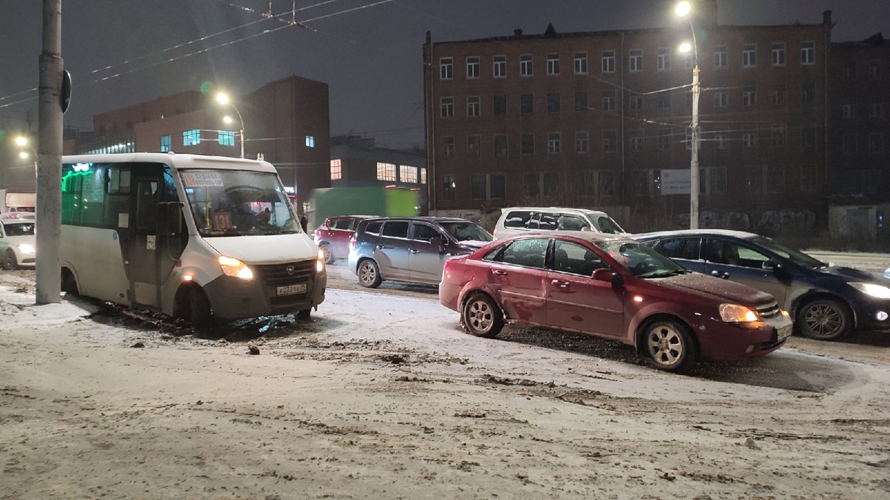 Авария с участием общественного транспорта произошла в Иванове