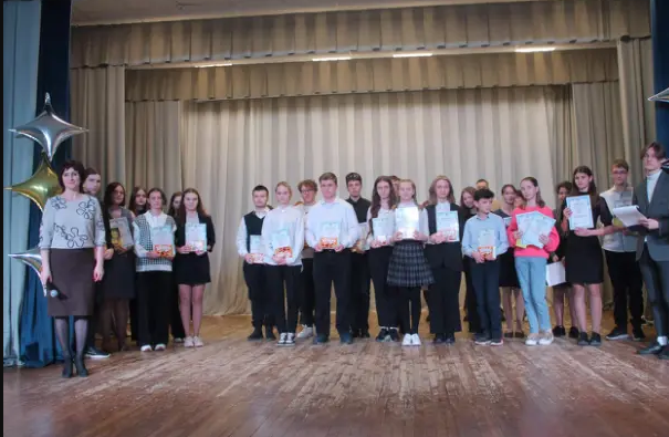 В Лежневском ДК поздравляли победителей муниципального этапа Всероссийской олимпиады школьников