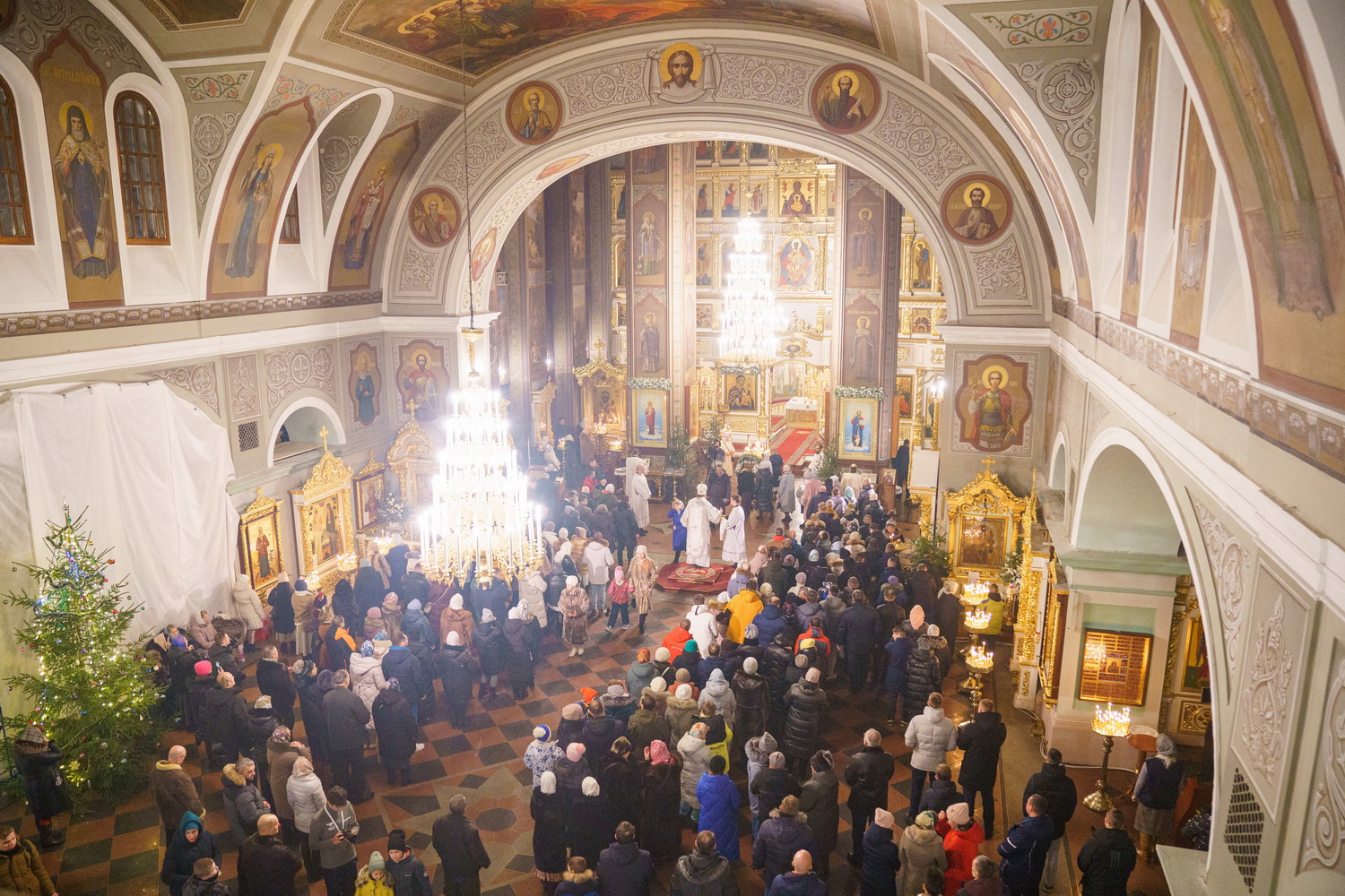 Праздничные богослужения проходят в храмах Ивановской области