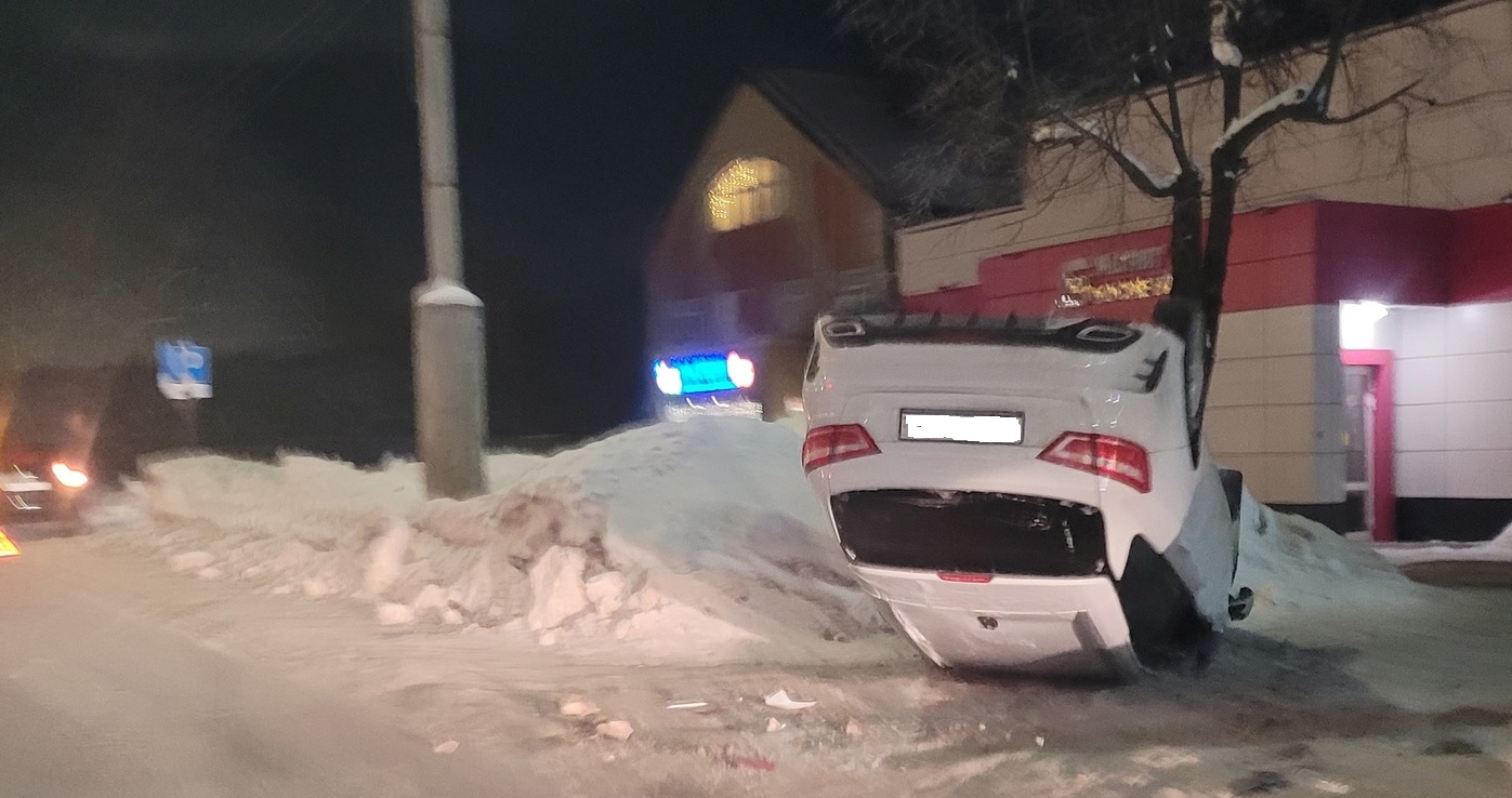 В Иванове перевернулся легковой автомобиль