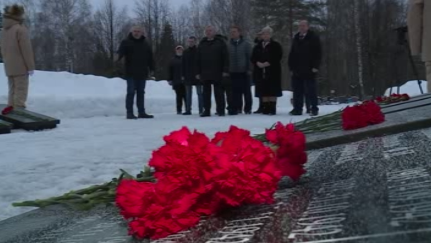 Цветы к  монументу Воина-освободителя возложили в Иванове