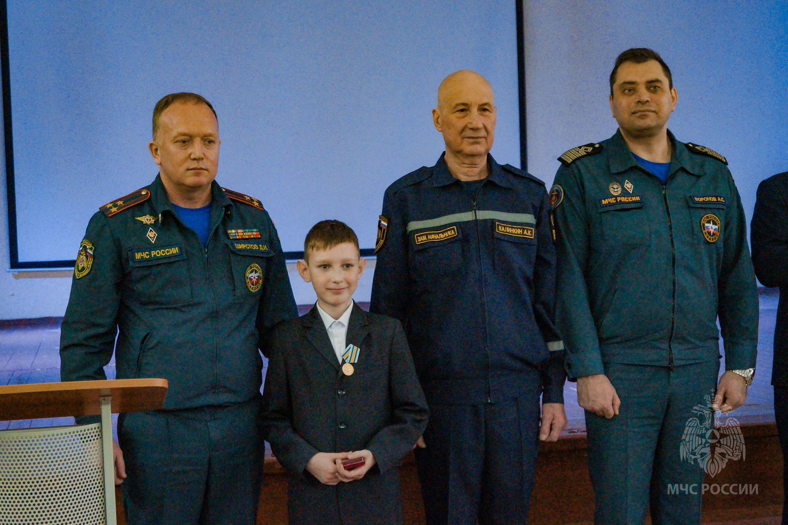 Пятиклассника из Иванова наградили медалью МЧС России