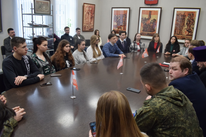 Вопросы патриотического воспитания обсудили в Ивановском доме национальностей