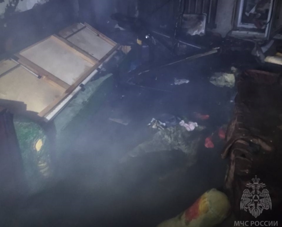 Жильцов горящего дома в Иванове эвакуировали с помощью подъемника (видео)