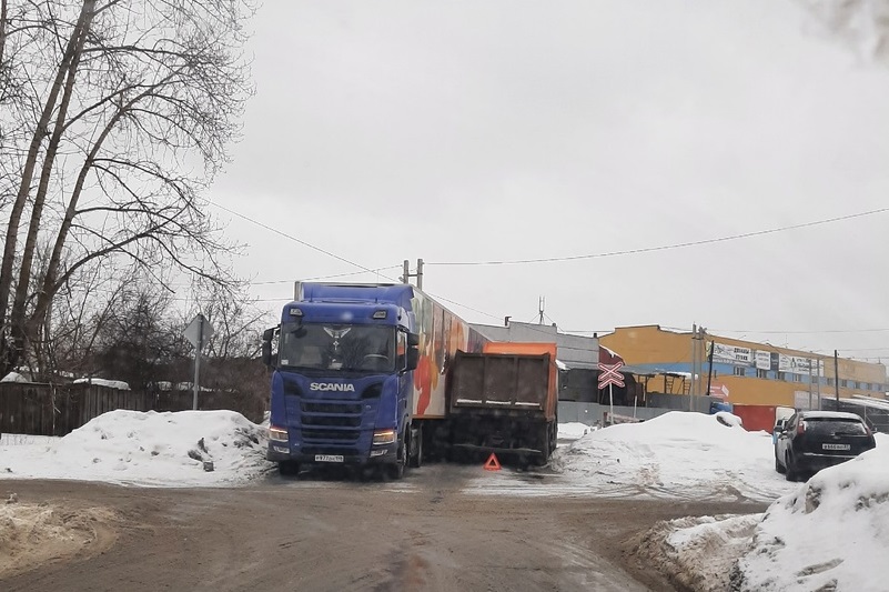 Авария на железнодорожном переезде в Иванове блокировала движение всех видов транспорта
