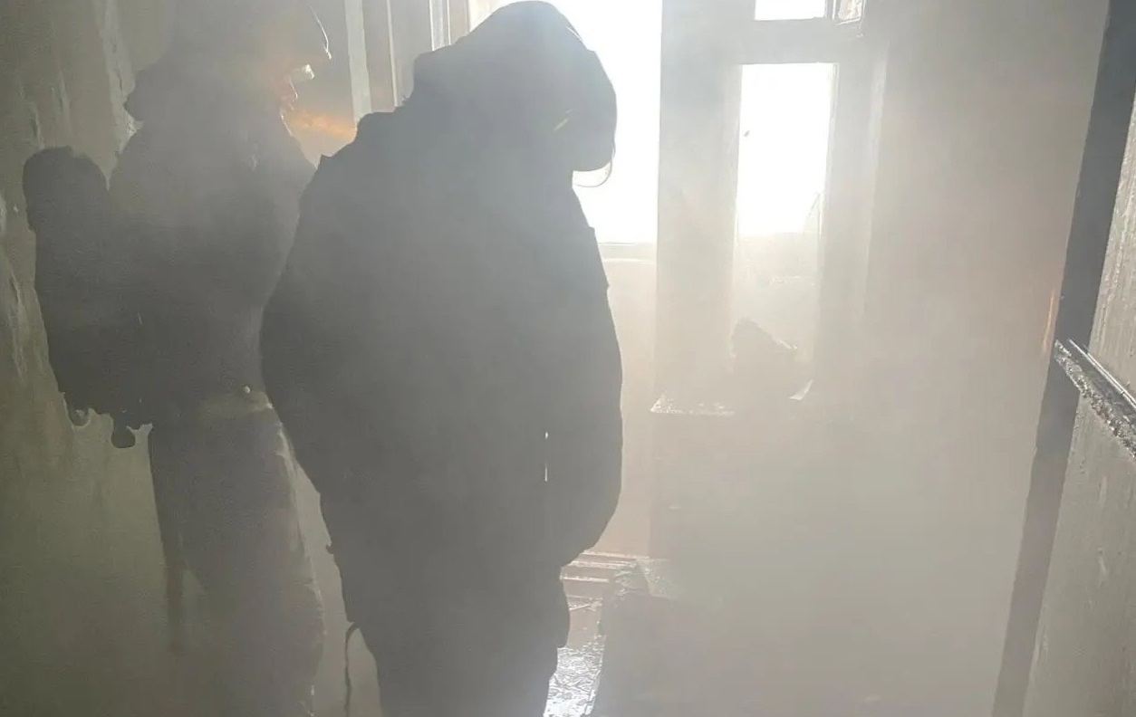Жильцов горящего дома в Иванове эвакуировали спасательным устройством