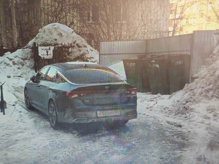 Из-за припаркованных автомобилей не удалось вывезти мусор с площадок ТКО по 15 адресам в Иванове