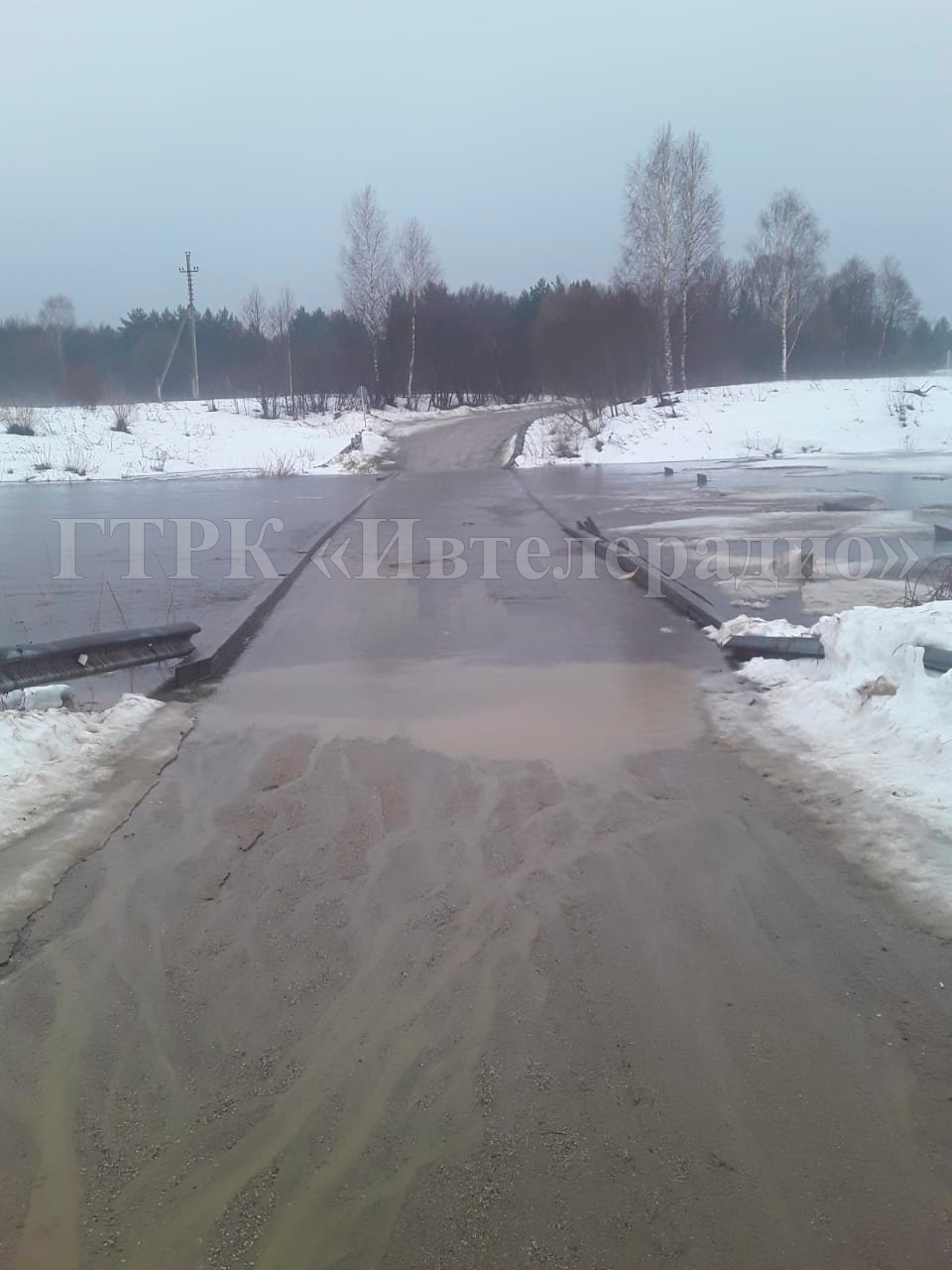 Мост через реку Нерль у деревни Новая в Гаврилово-Посадском районе ушел под  воду