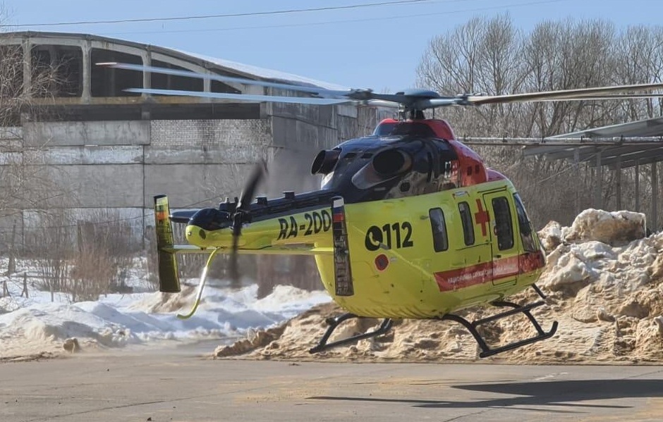 Вертолет доставил пациентку из Родников с тяжелым заболеванием в областную больницу
