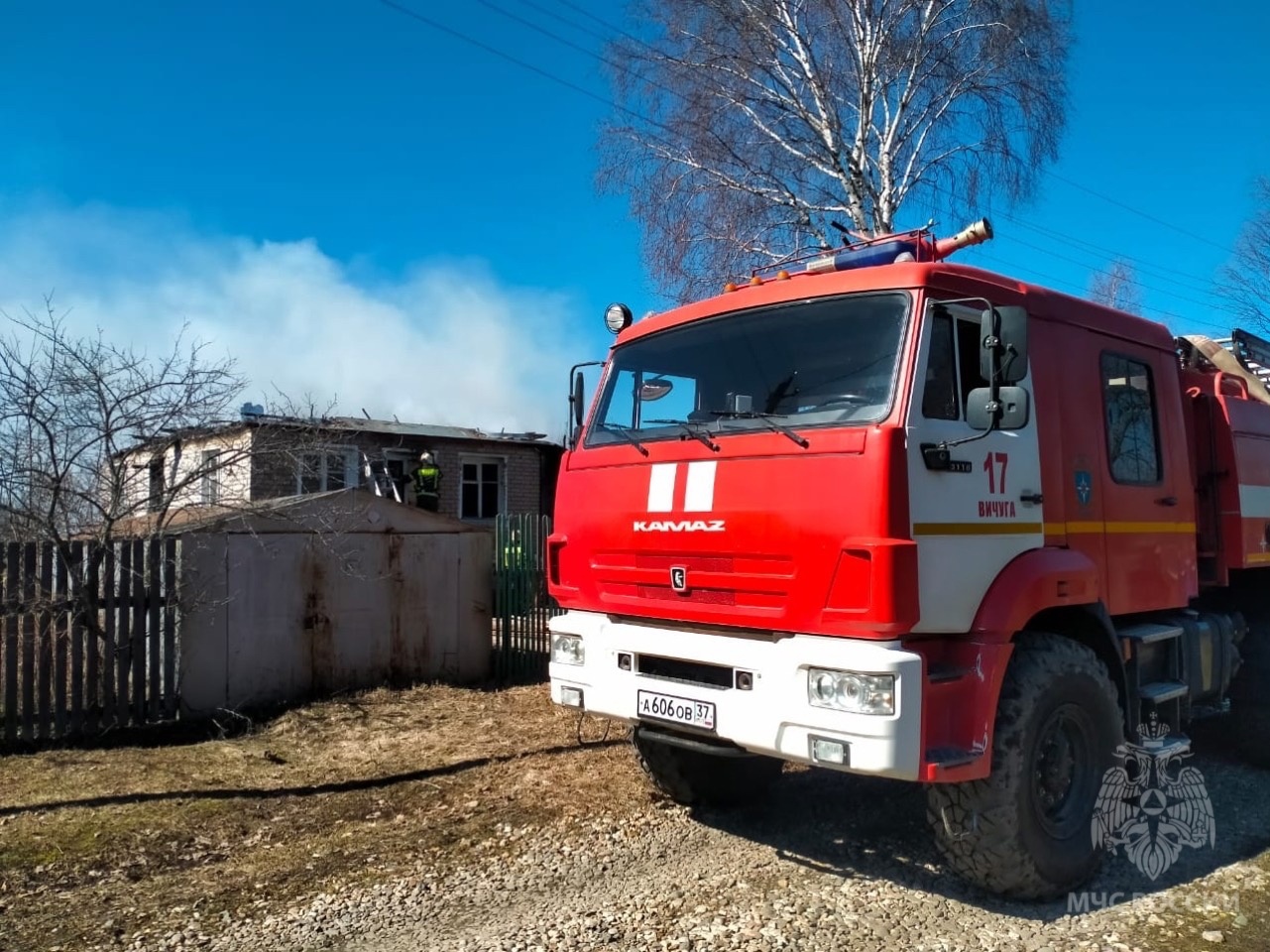 За сутки пожарные 11 раз выезжали на тушение огня