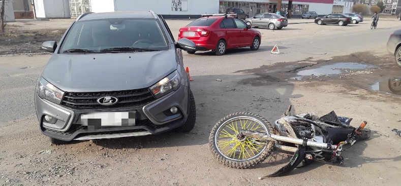 При столкновении автомобиля с мотоциклом в Фурманове пострадали 2 человека
