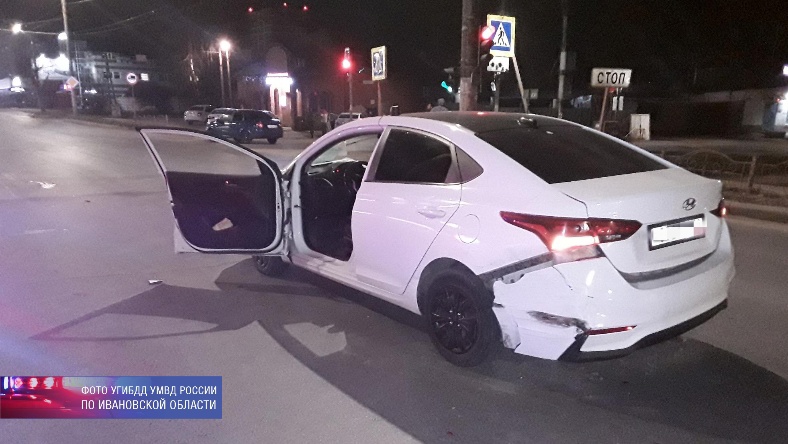 Пьяный водитель в Иванове врезался в стоящую машину и сбил человека