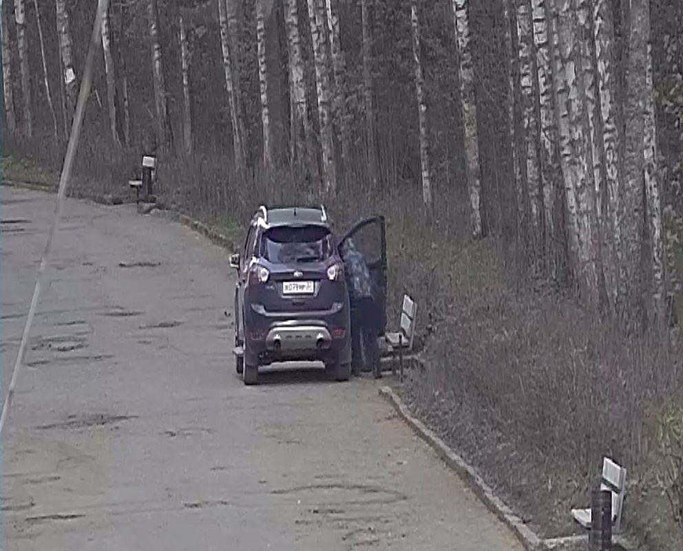 Автомобилист в Иванове украл урну из парка