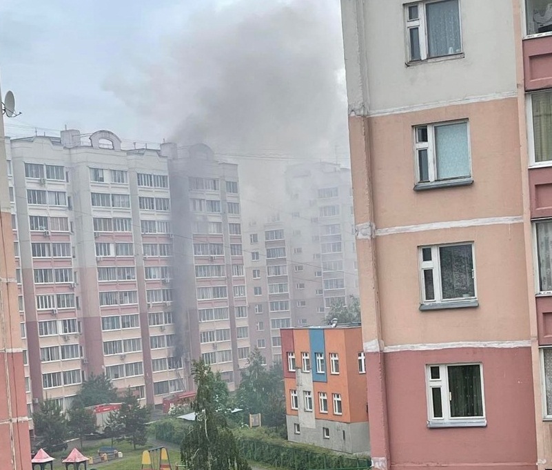 Пожарные в Иванове тушат возгорание в Московском микрорайоне