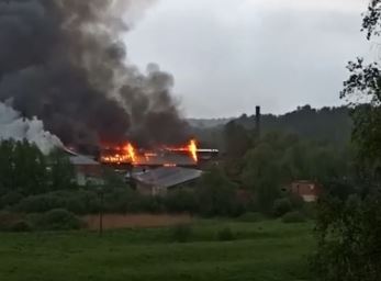 В селе Каминский Родниковского района загорелась фабрика