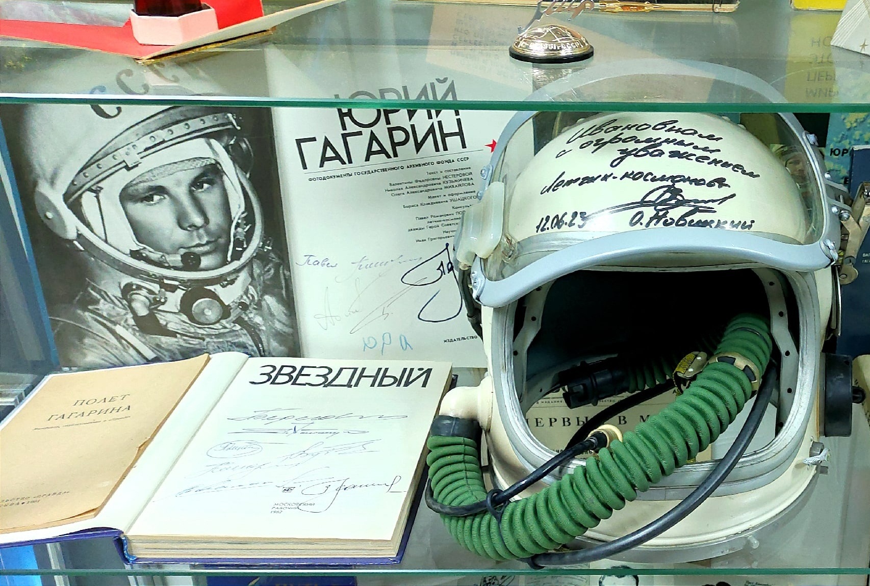 Ивановский музей получил шлем от космонавта и киноактера Олега Новицкого