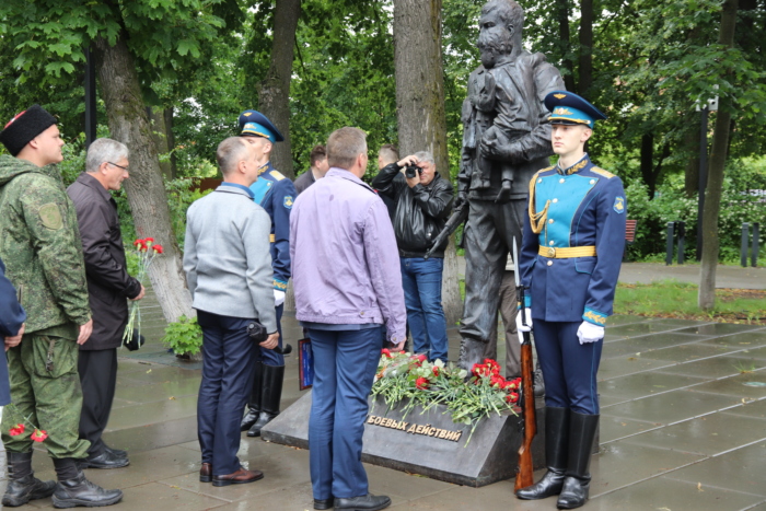 Память воинов и ветеранов боевых действий почтили в Иванове