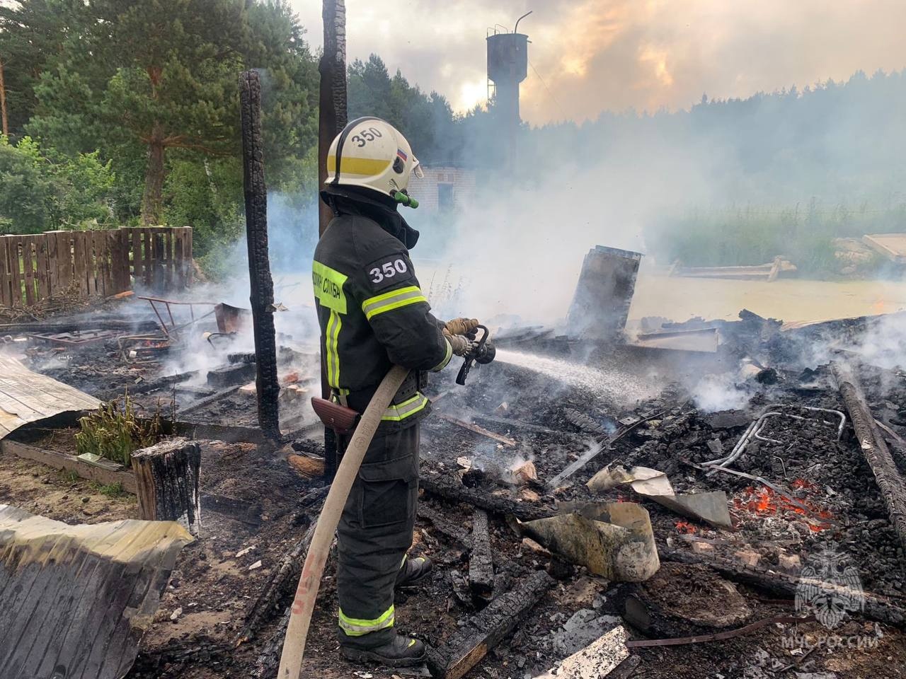 При пожаре в садовом домике в Ивановском районе пострадала женщина