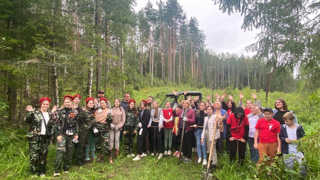 В Ивановской области прошла акция "Один Юнармеец - одно дерево"