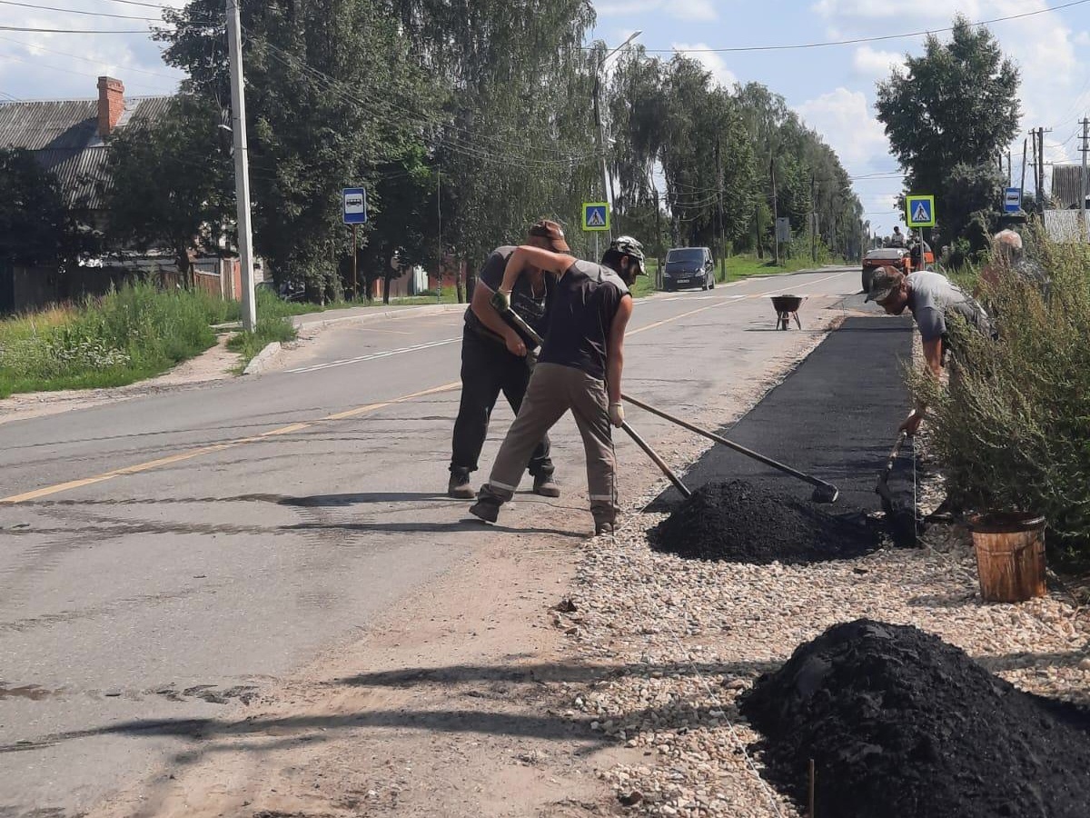 В рамках исполнения наказов избирателей в Шуе приводят в порядок тротуары