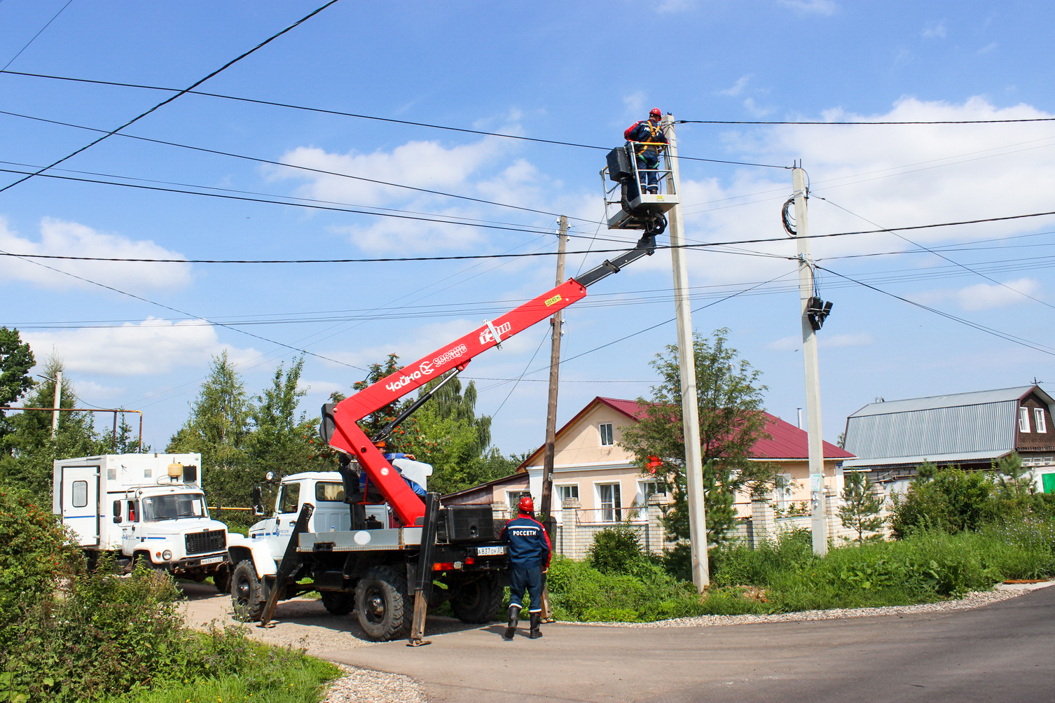 В Кинешме и Шуе полным ходом монтируют уличное освещение по проекту  