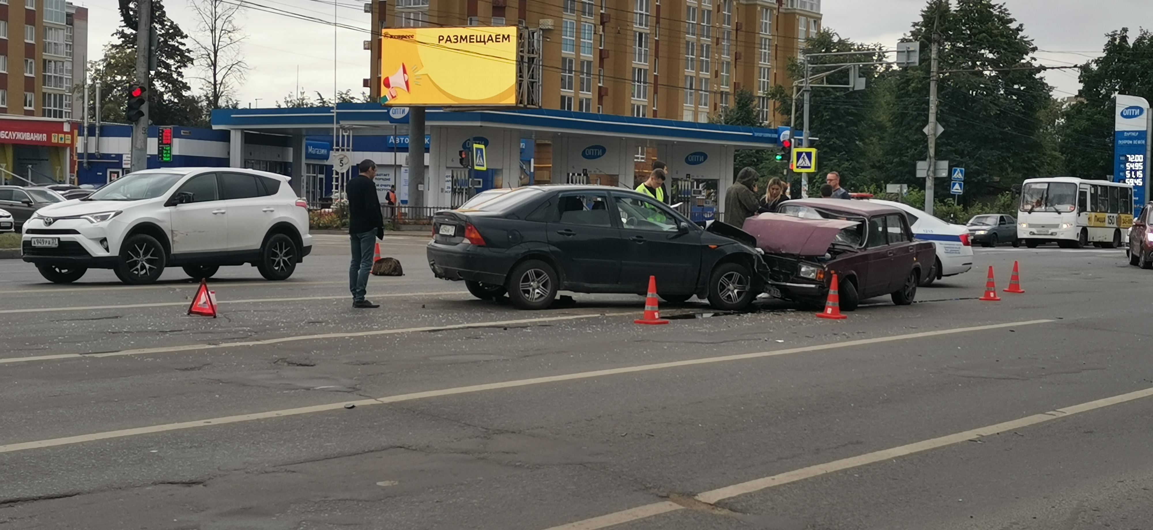 ДТП с участием 4 машинам случилось в Иванове на перекрестке улиц Лежневской  и Велижской | 26.08.2023 | Новости Иваново - БезФормата