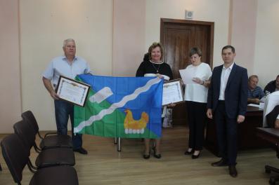 Луговское сельское поселение обрело свой герб и флаг
