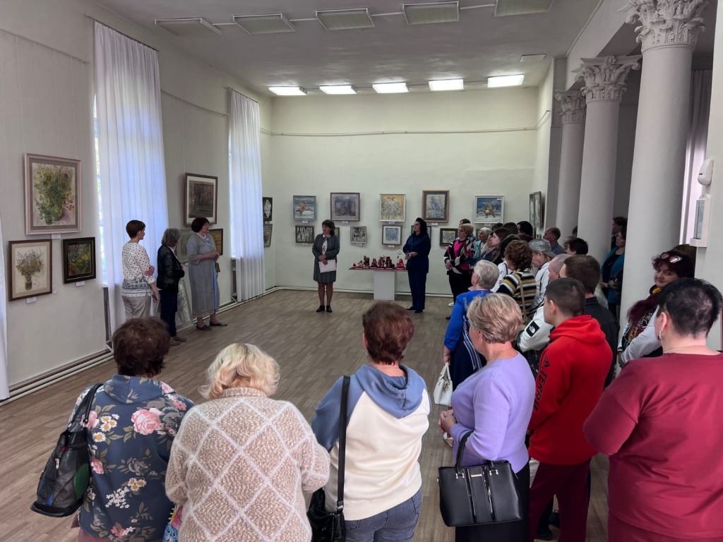 Передвижная выставка художниц "Бабье лето" открылась в Вичуге