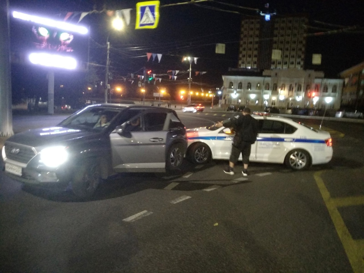 В центре Иванова произошло ДТП с участием машины ГИБДД | 20.09.2023 |  Новости Иваново - БезФормата