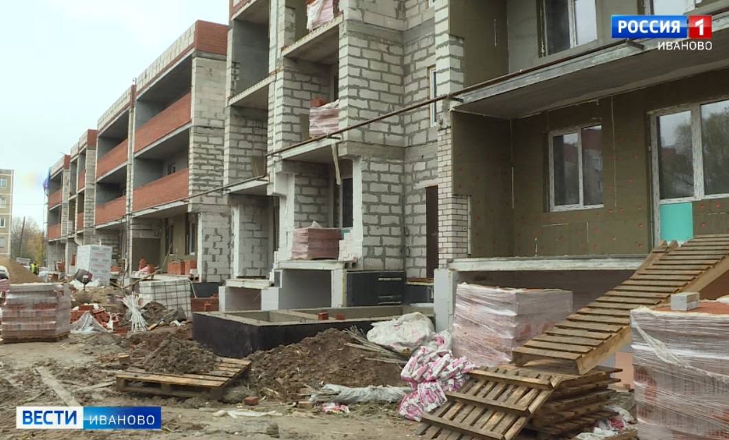 Дом для переселенцев из аварийного жилья в Родниках достроят к концу декабря