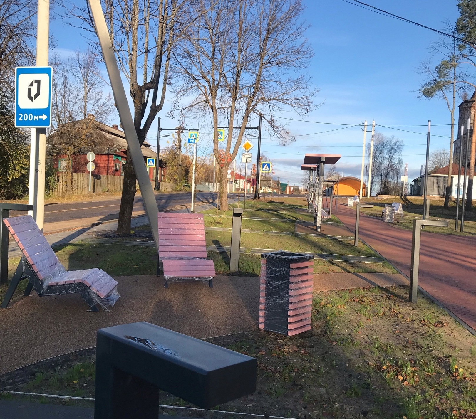 Территорию у Дома культуры благоустраивают в Верхнеландеховском районе