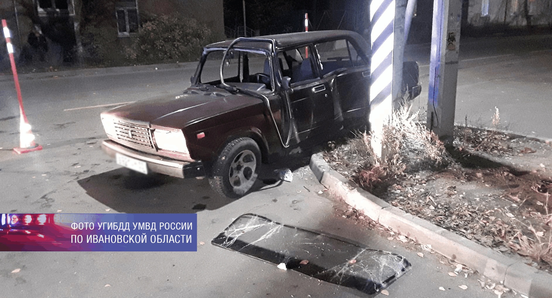 Подросток в Иванове разбил авто об опору освещения