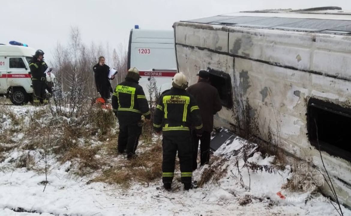 В Палехском районе автобус опрокинулся в кювет | 28.10.2023 | Новости  Иваново - БезФормата