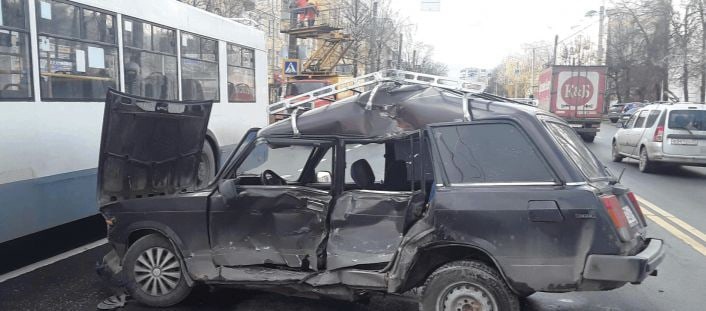Водитель без прав в Иванове врезался в пожарный "КамАЗ"
