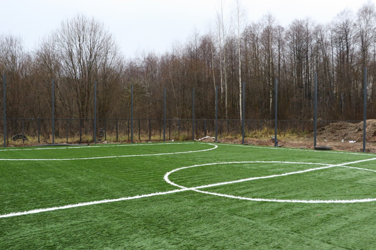 В Ивановском районе строят спортивную площадку