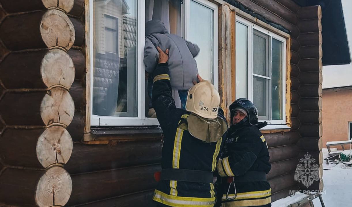 Спасатели помогли жительнице Ивановской области попасть в свой дом