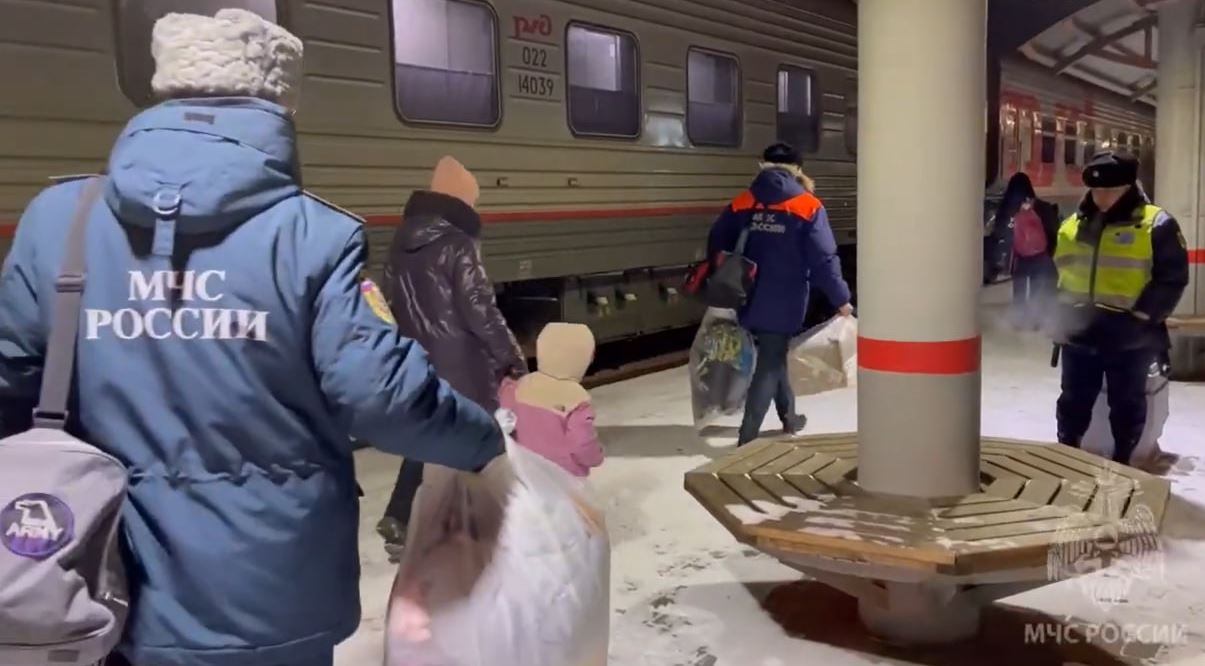 В Иванове сотрудники МЧС встретили с поезда беженцев из Палестины