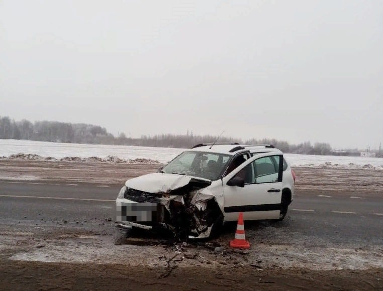 При столкновении легковых автомобилей в Ивановской области пострадали два человека