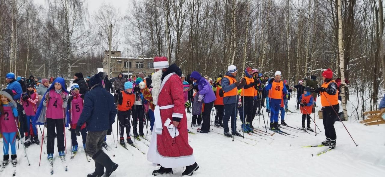 В Наволоках прошли соревнования по лыжным гонкам на призы Деда Мороза