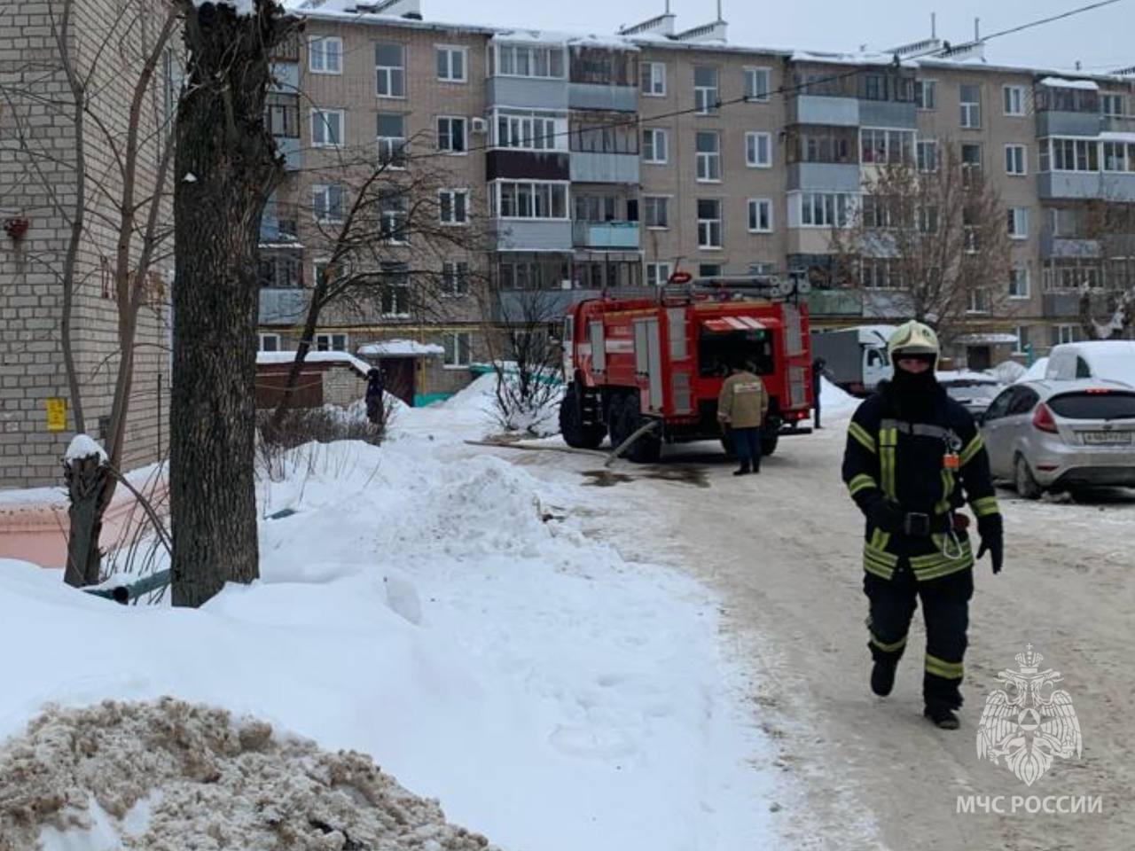 15 человек эвакуировали при пожаре в многоквартирном доме в Иванове