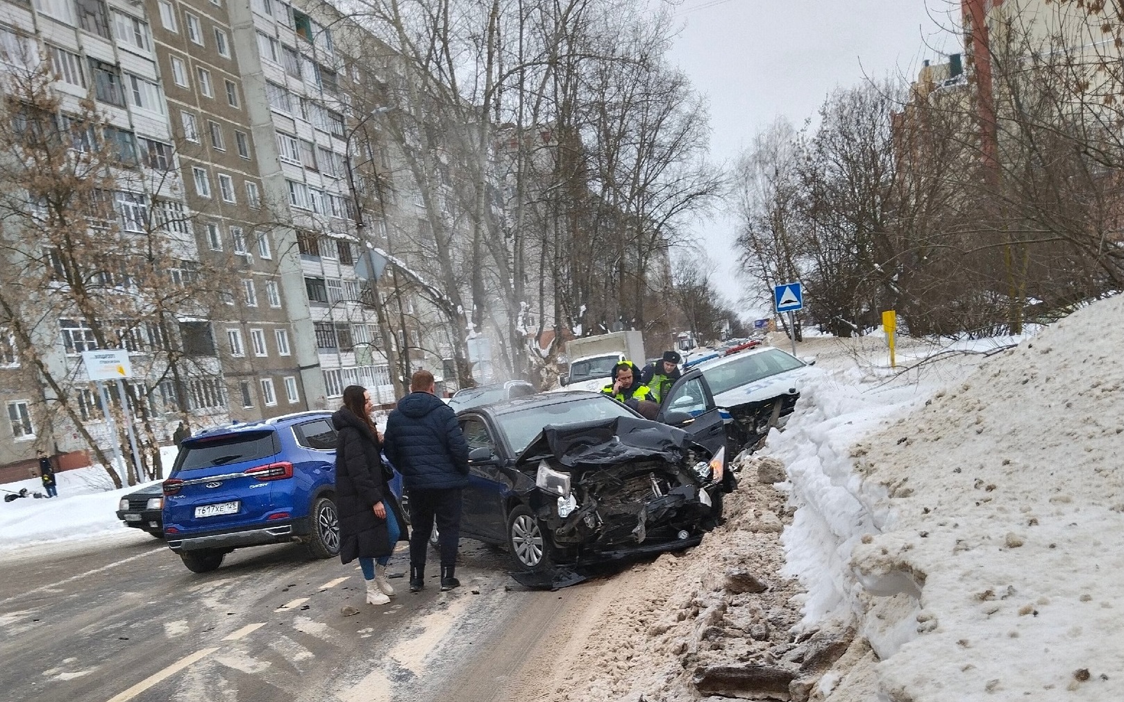 Патрульный автомобиль ГИБДД столкнулся с иномаркой в Иванове