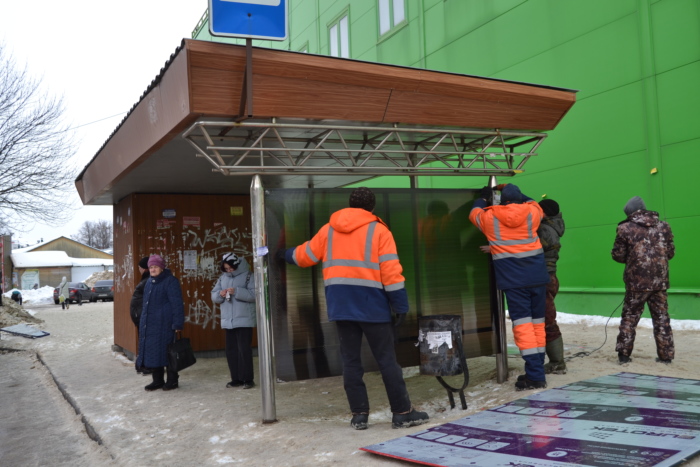 В Иванове ремонтируют остановки общественного транспорта