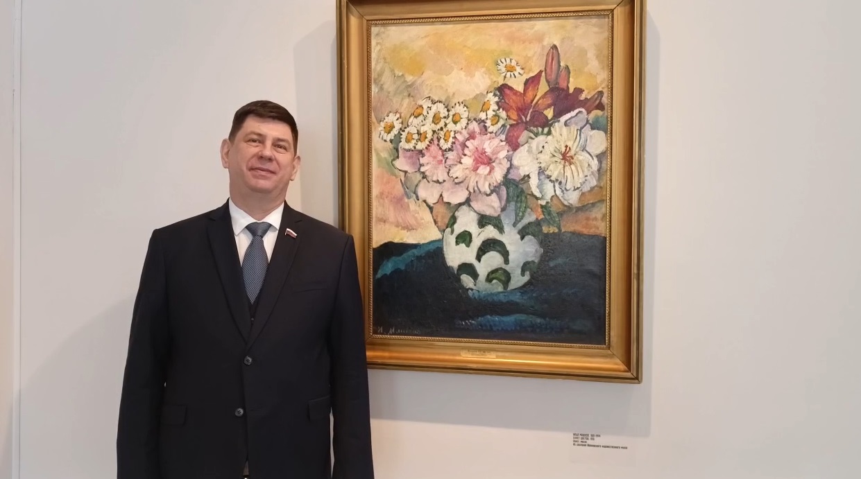 Депутат Государственной Думы Виктор Смирнов поздравил женщин Ивановской области