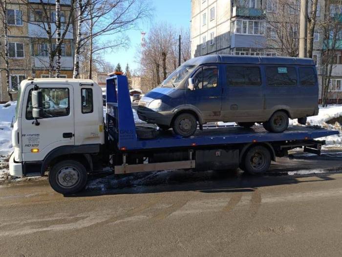 В южной части Иванова эвакуируют машины нарушителей правил стоянки и остановки