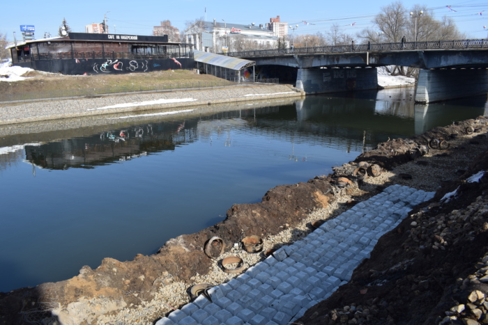 В ремонте набережной реки Уводь в Иванове применяется новая технология укрепления основания