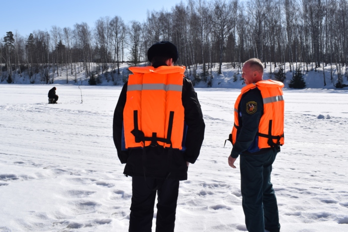 Рейд по безопасности на льду провели ивановские спасатели совместно с чиновниками
