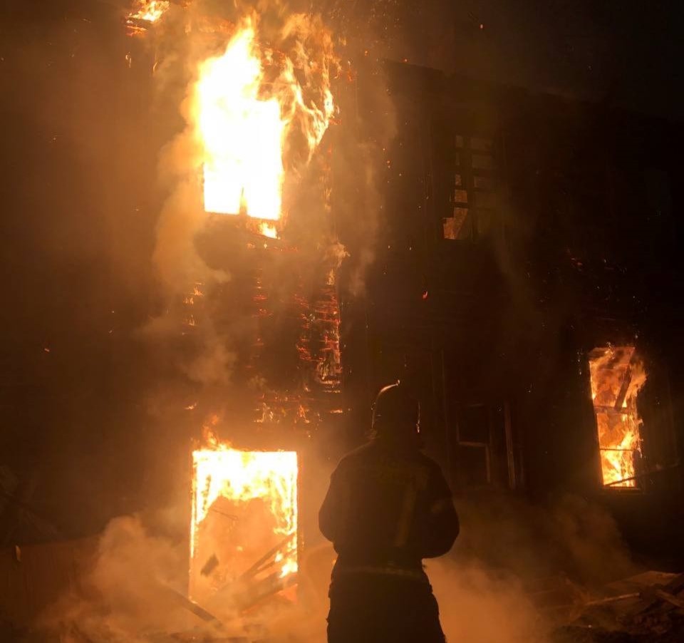 За минувшие сутки спасатели Ивановской области 3 раза выезжали на тушение пожаров